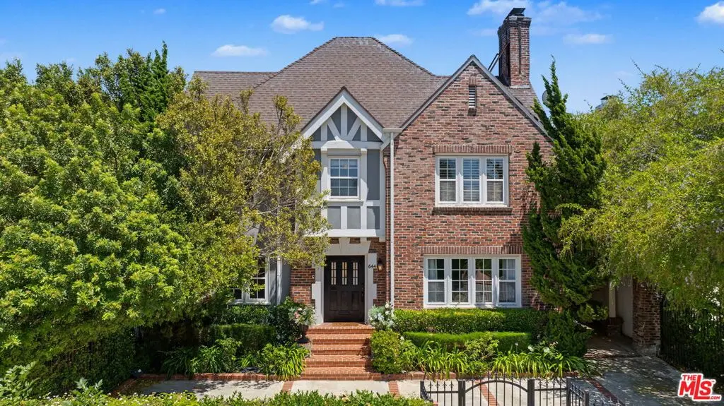 Single Family Residence for rent at 644 N Cherokee Avenue, Los Angeles, CA featuring 4 beds and 4 baths