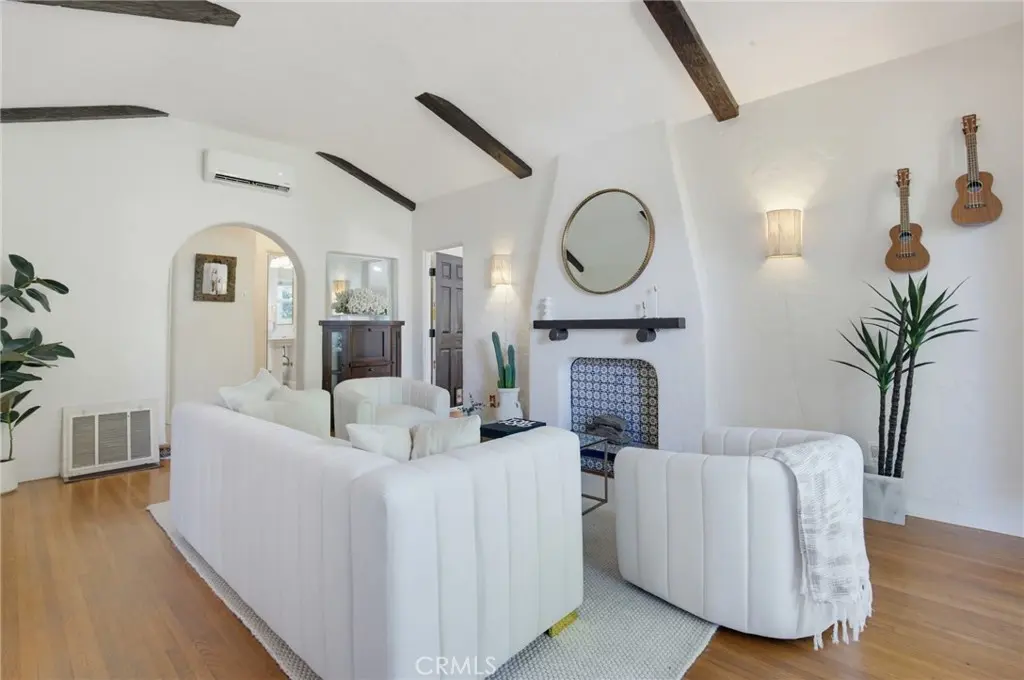 2240 Pine Avenue, Long Beach, CA — listing photo 1
