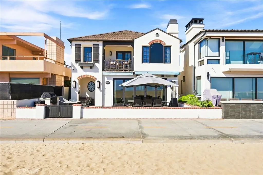 Residential Lease for rent at 1228 W Oceanfront, Newport Beach, Orange County, CA featuring 3 beds and 4 baths