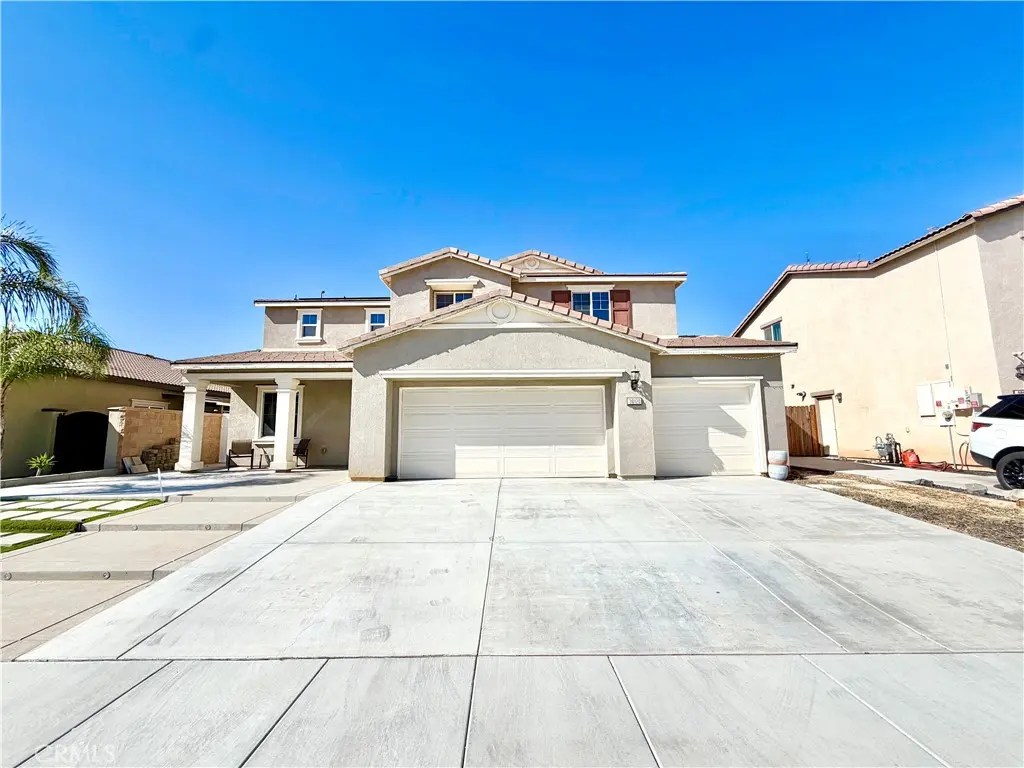 Single Family Residence for rent at 30120 Crescent Pointe Way, Menifee, CA featuring 5 beds and 3 baths