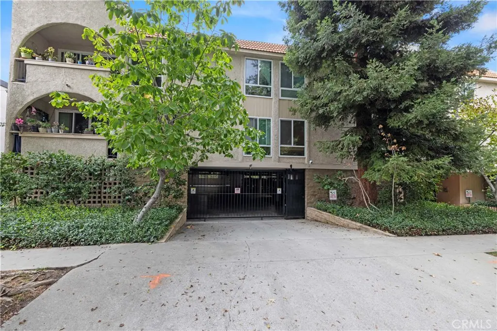 14539 Benefit 205, Sherman Oaks, CA — listing photo 1