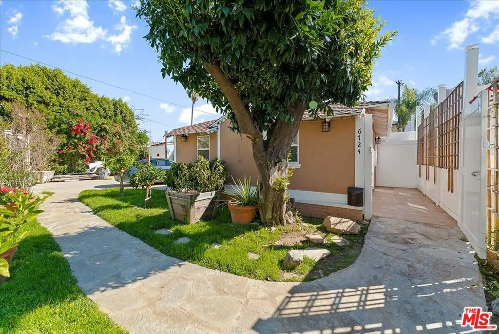 6724 Mammoth Avenue, Van Nuys, CA — listing photo 1