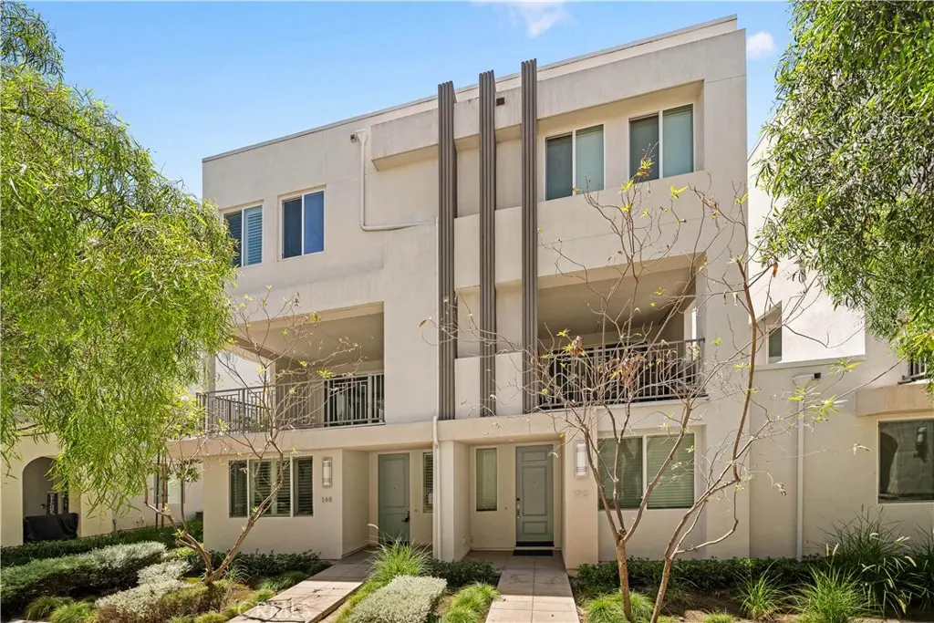 Residential Lease for rent at 168 Terrapin, Irvine, Orange County, CA featuring 4 beds and 4 baths