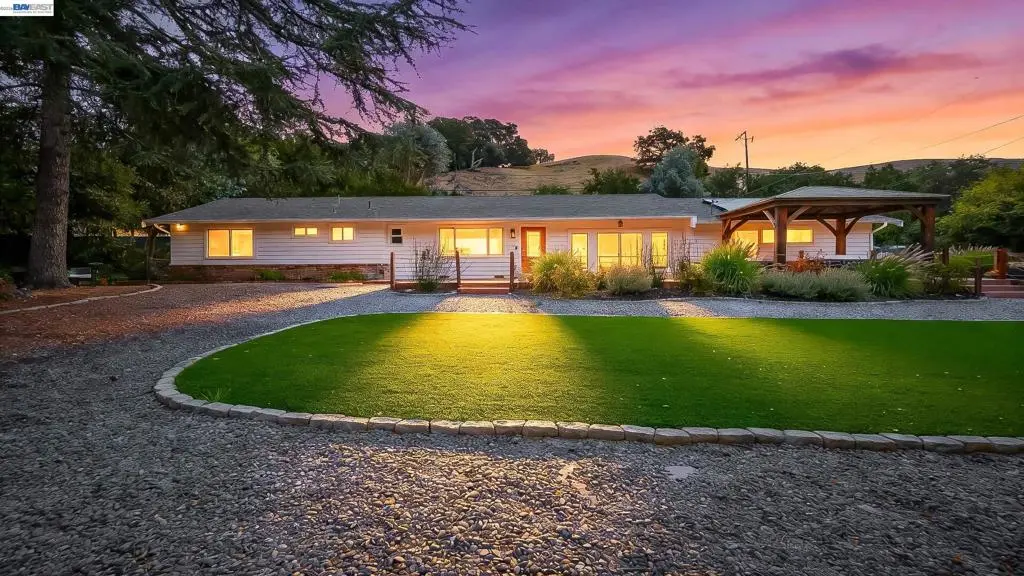 9338 Crow Canyon Rd, Castro Valley, CA — listing photo 1