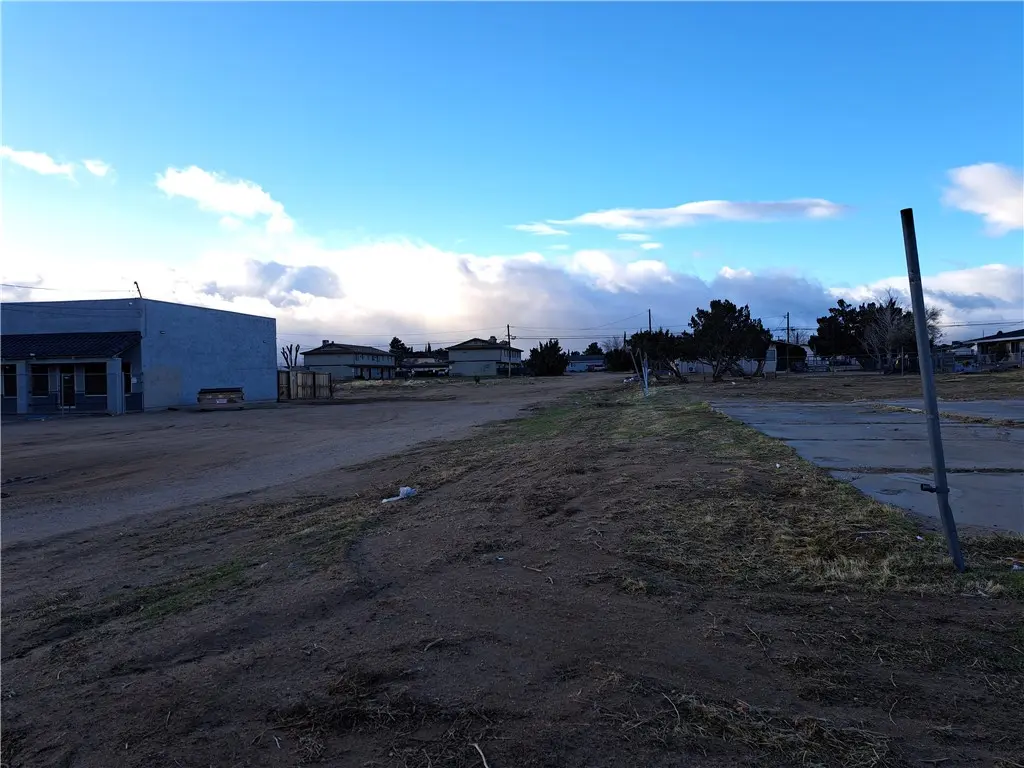 16023 Walnut, Hesperia, CA — listing photo 1