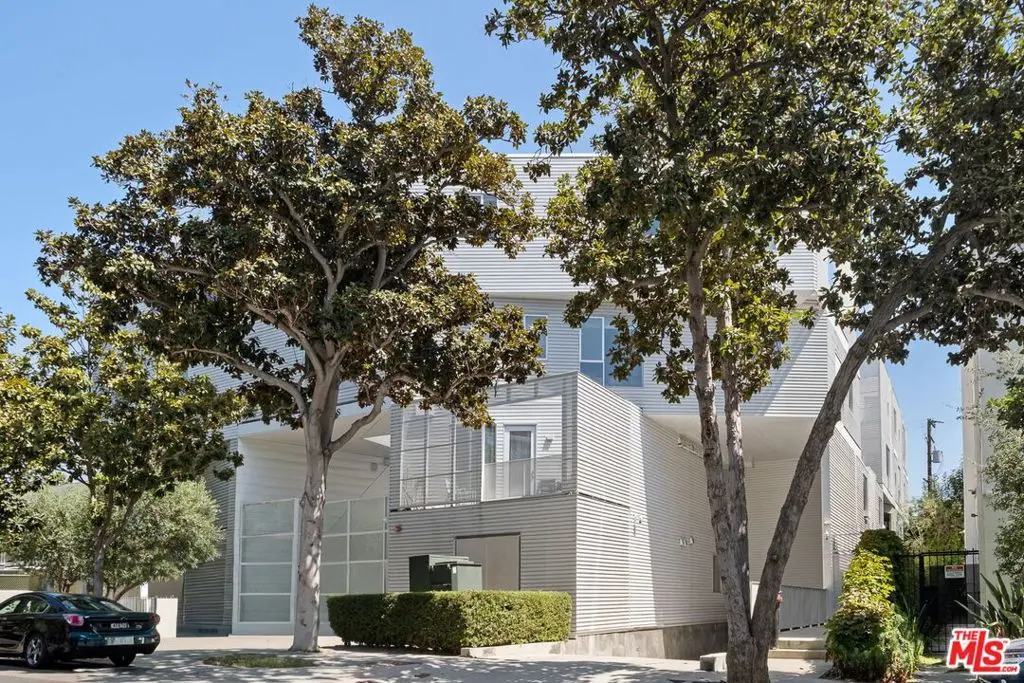 1030 N Kings Road 201, West Hollywood, CA — listing photo 1