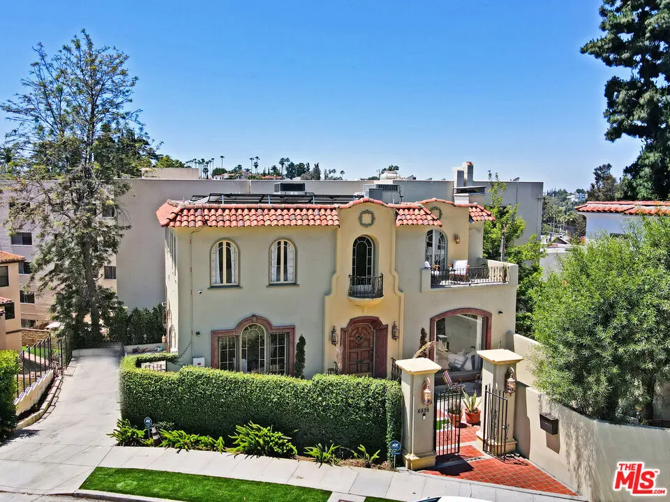 Single Family Residence for rent at 6538 Cahuenga Terrace, Los Angeles, CA featuring 3 beds and 4 baths