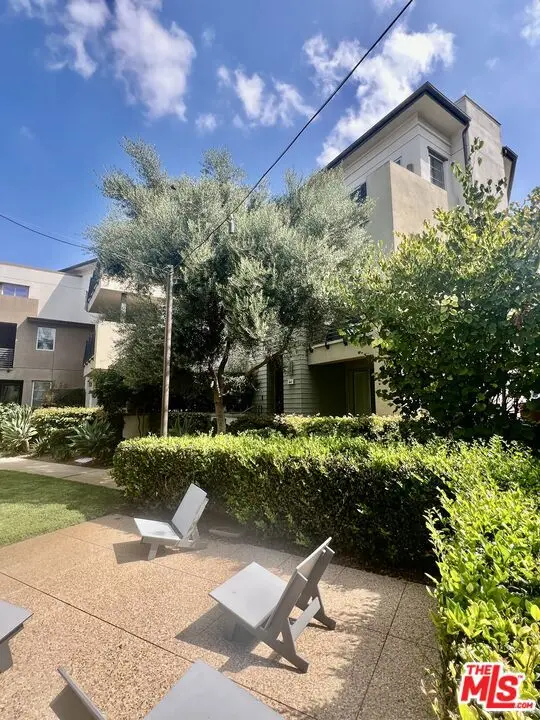 Single Family Residence for rent at 5849 S Sparrow Court, Los Angeles, CA featuring 4 beds and 4 baths