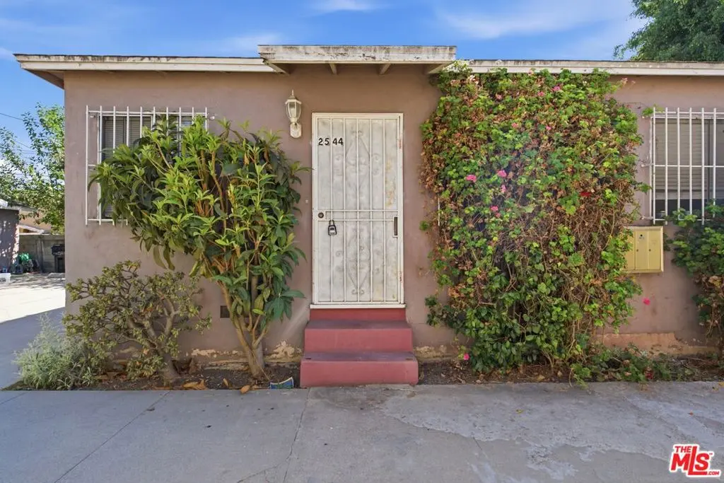 Condominium for rent at 2544 Thurman Avenue, Los Angeles, CA featuring 1 bed and 1 bath