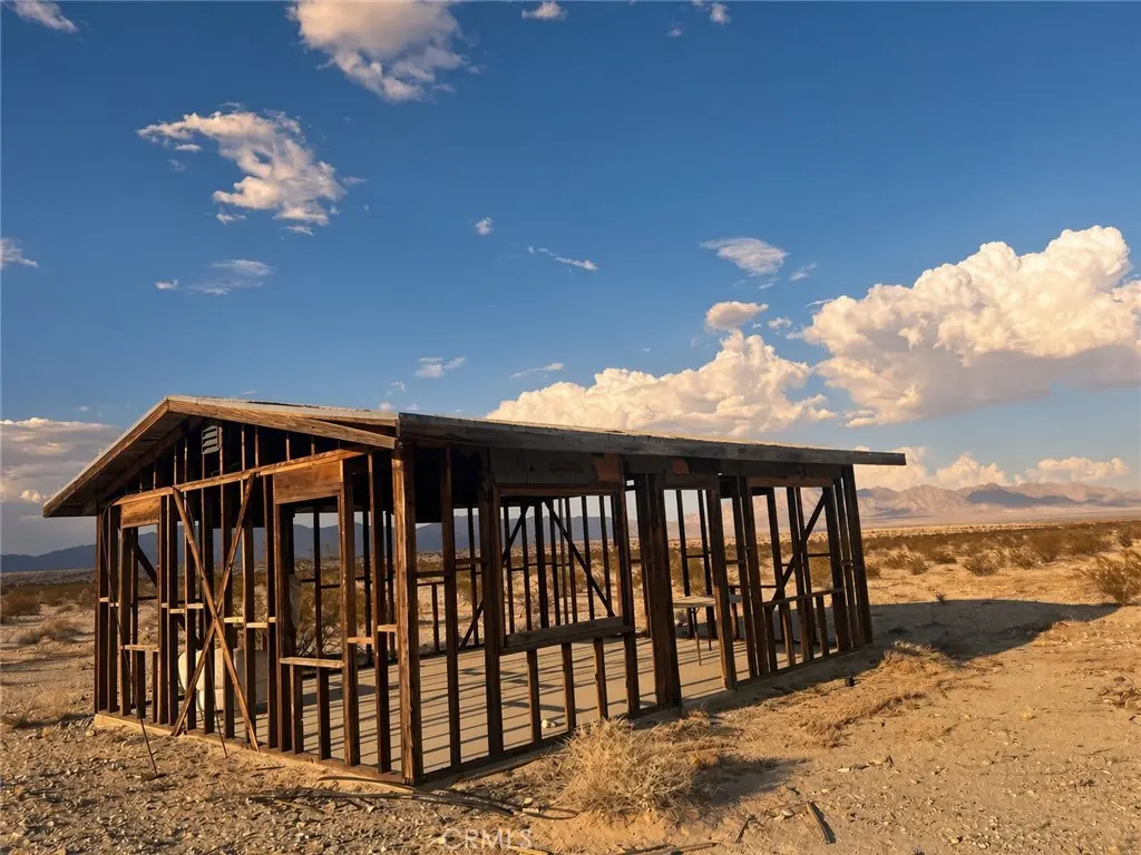 6827 Shelton Road, 29 Palms, CA — listing photo 1