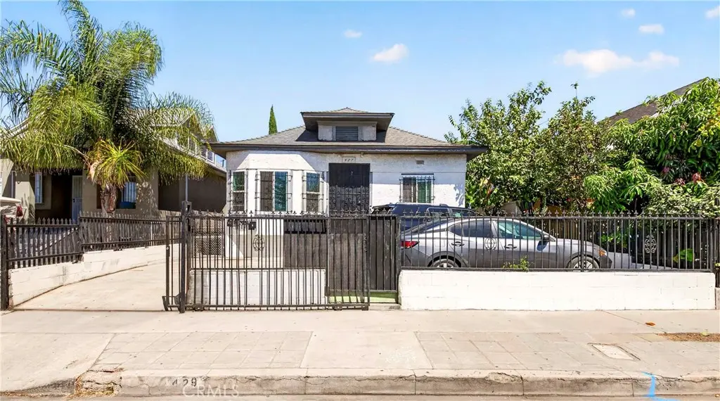 Quadruplex for sale at 427 E 43rd Street, Los Angeles, CA