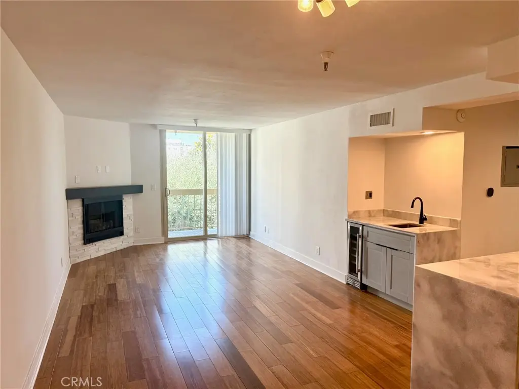 5143 Bakman Avenue 319, North Hollywood, CA — listing photo 1
