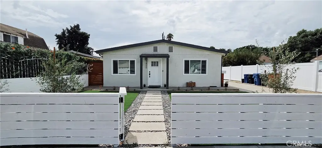 Single Family Residence for rent at 3455 Baltic Avenue, Long Beach, CA featuring 2 beds and 2 baths