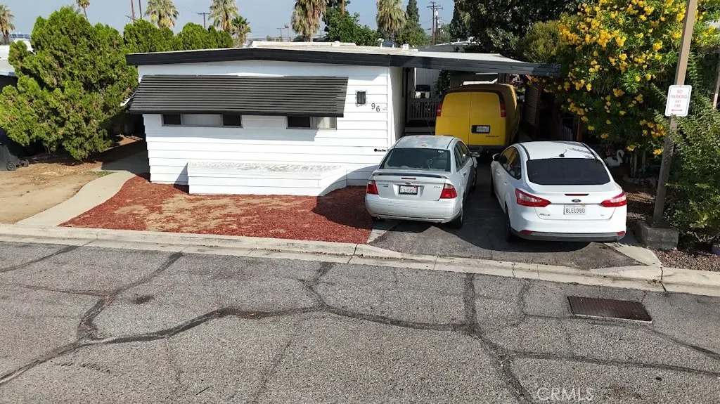Manufactured In Park for sale at 1560 Massachusetts 96, Riverside, CA featuring 2 beds and 3 baths