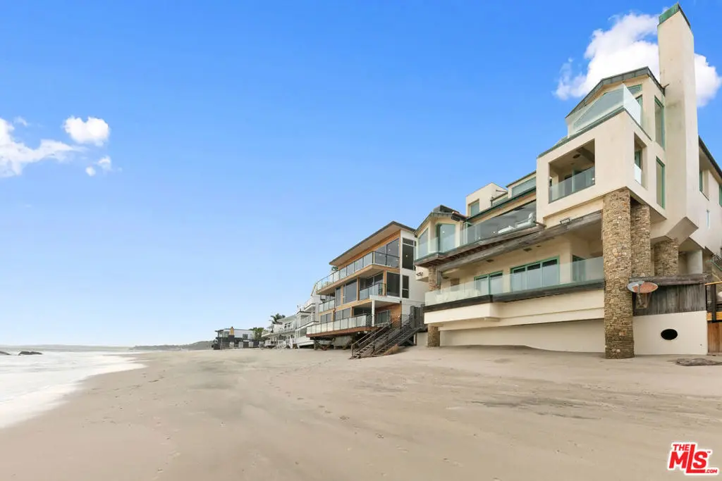 Single Family Residence for rent at 24920 Malibu Road, Malibu, CA featuring 3 beds and 5 baths