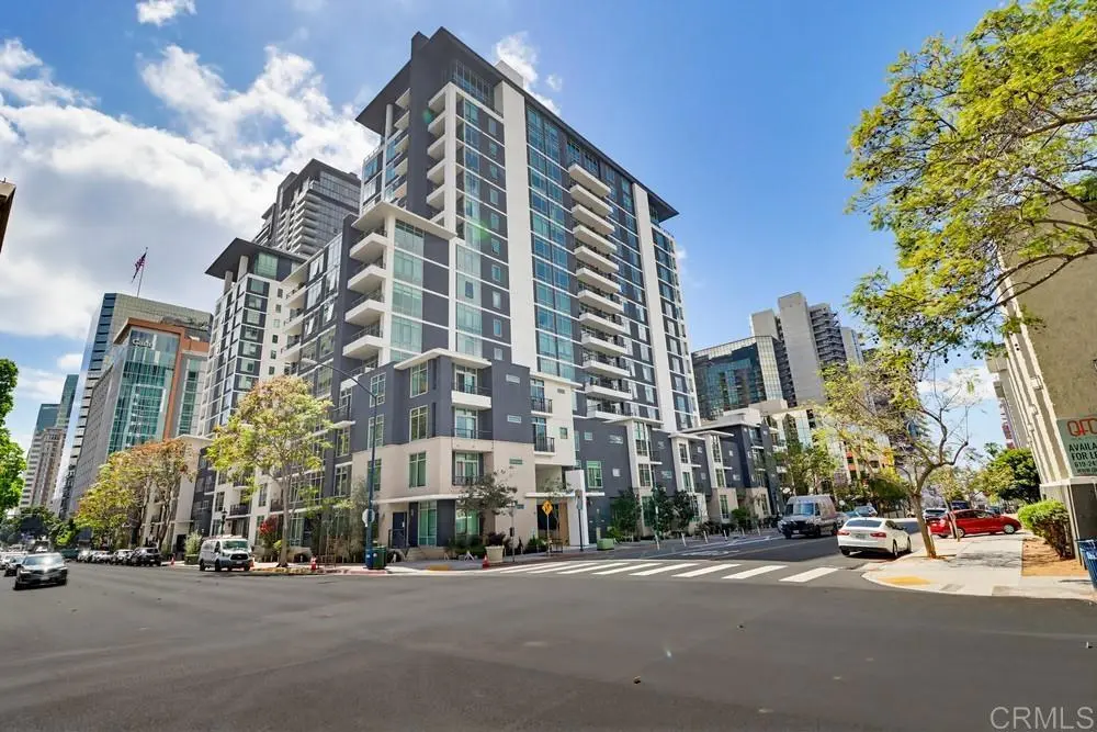 Condominium for rent at 425 W Beech St 226, San Diego, CA featuring 1 bed and 1 bath
