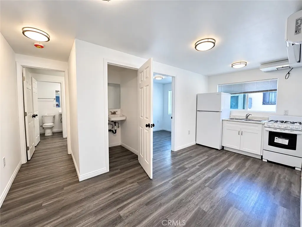 Apartment for rent at 925 N Washington, Long Beach, CA featuring 2 beds and 2 baths