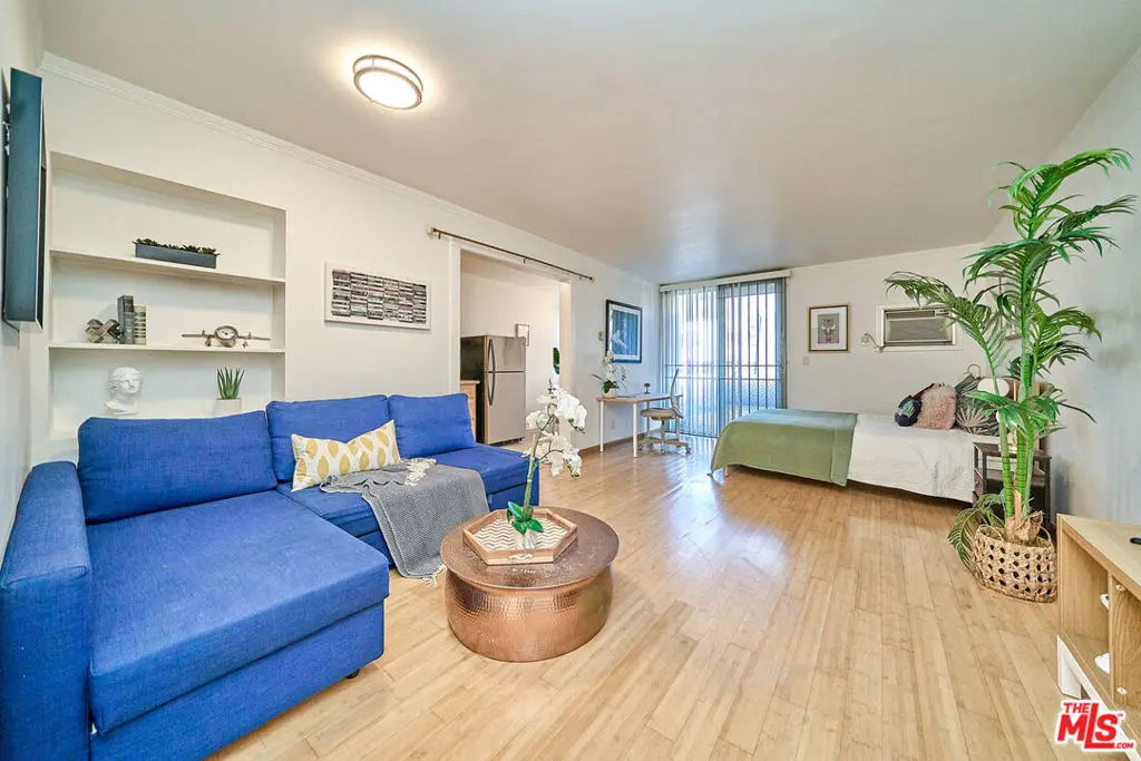 Condominium for sale at 425 S Kenmore Avenue 104, Los Angeles, CA and 1 bath