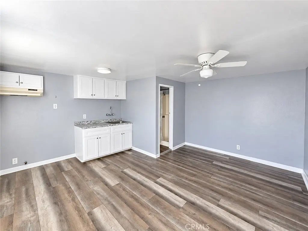 Apartment for rent at 127 W 58th 1/2, Los Angeles, CA and 1 bath