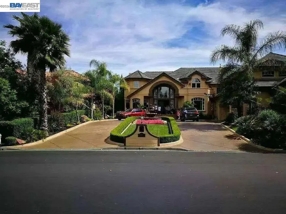 Single Family Residence for rent at 3511 Country Club Pl, Danville, CA featuring 5 beds and 6 baths
