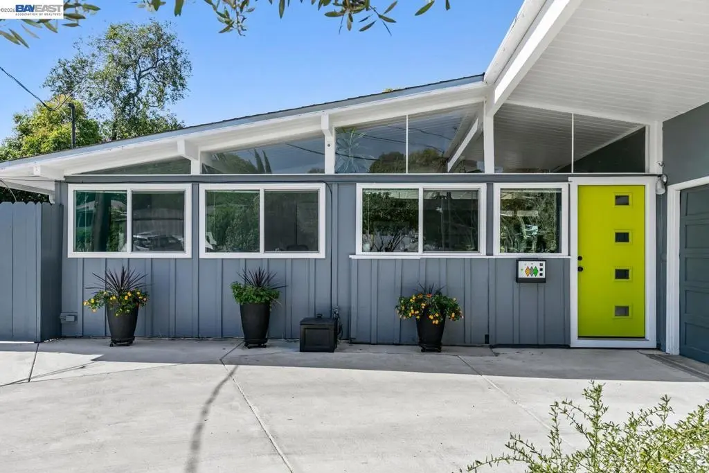 Single Family Residence for sale at 1992 Heaton Cir, Concord, CA featuring 3 beds and 2 baths