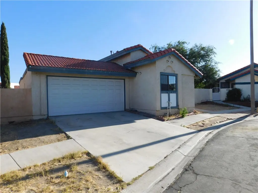 16245 Rodell, Victorville, CA — listing photo 1