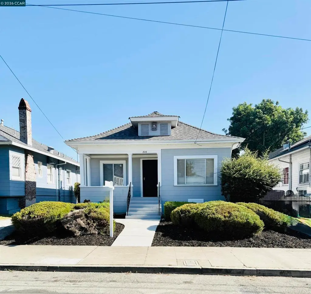 Single Family Residence for sale at 829 Aileen St, Oakland, CA featuring 2 beds and 1 bath