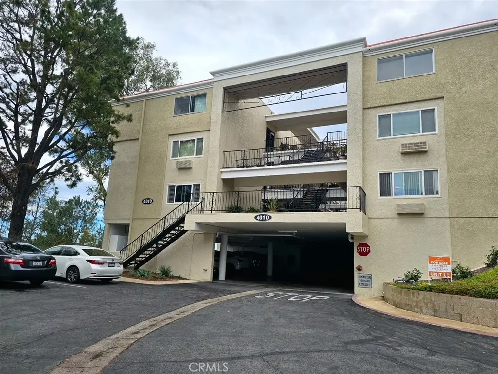 Condominium for rent at 4010 Calle Sonora Oeste 2E, Laguna Woods, CA featuring 2 beds and 2 baths
