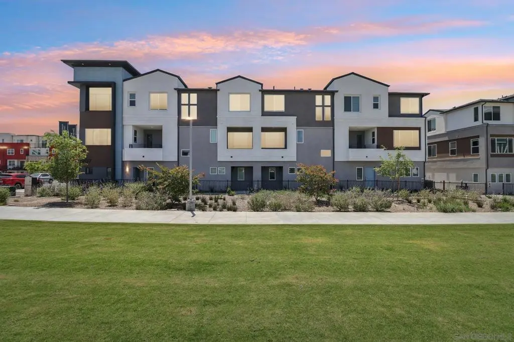 Apartment for rent at 1907 Capella St 1907-1, Chula Vista, CA featuring 3 beds and 3 baths
