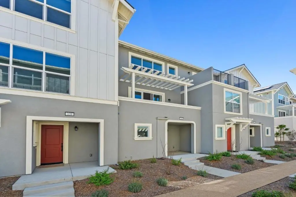Townhouse for sale at 122 Skyline Vista Way, Watsonville, CA featuring 3 beds and 4 baths