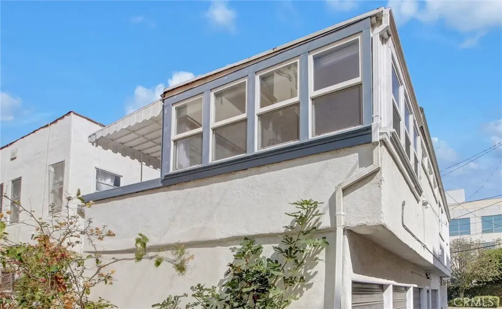 Apartment for rent at 124 S Elm Drive 9, Beverly Hills, CA featuring 1 bed and 1 bath