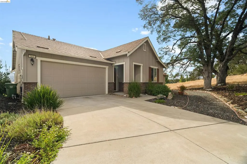 Single Family Residence for sale at 569 Spyglass Cir, Angels Camp, CA featuring 3 beds and 3 baths