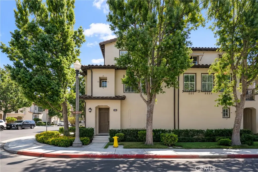 Condominium for rent at 140 Talmadge, Irvine, CA featuring 3 beds and 2 baths