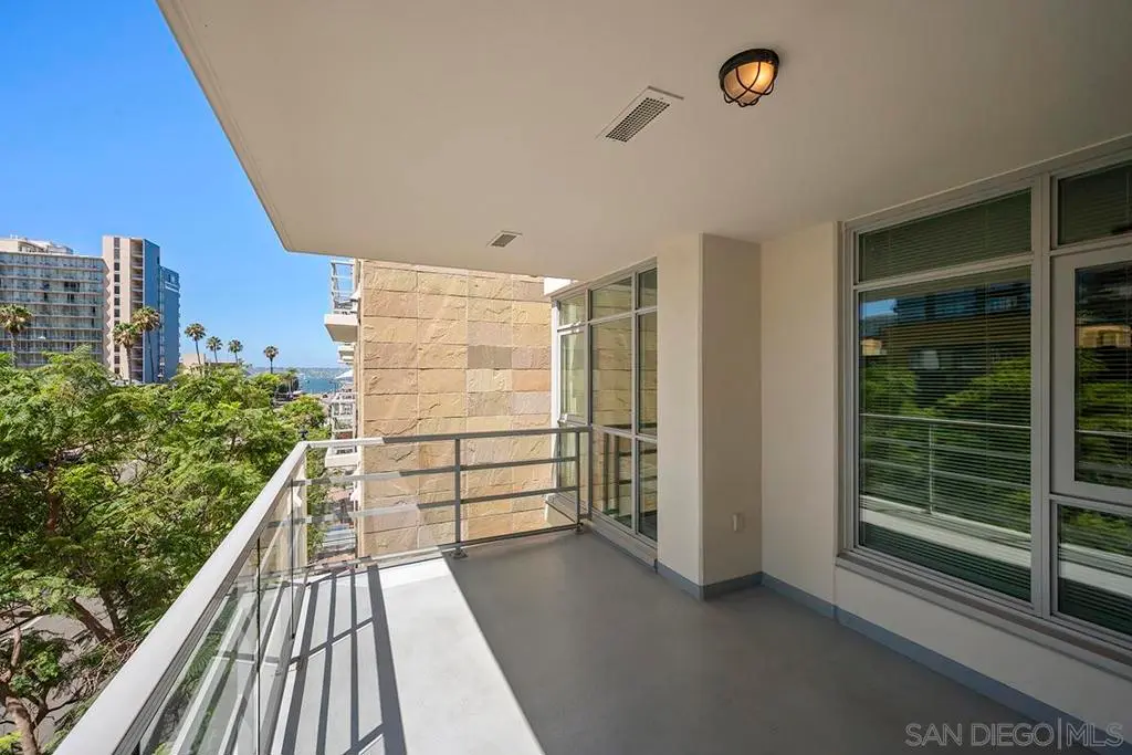 1431 Pacific Hwy 406, San Diego, CA — listing photo 1