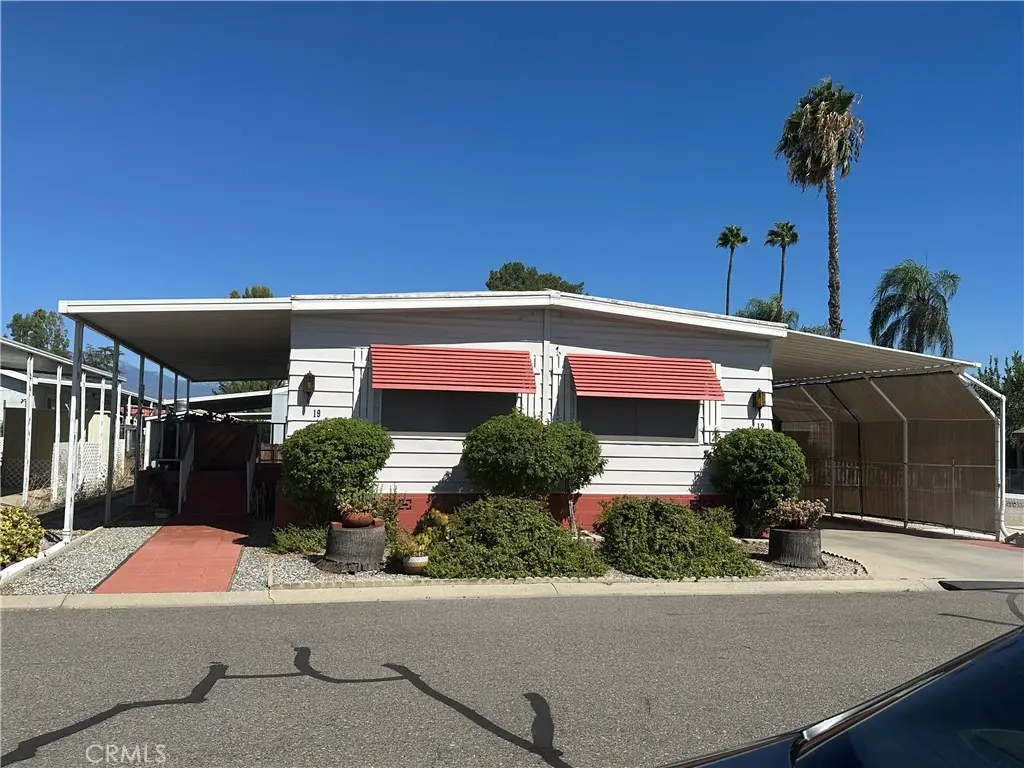 Manufactured In Park for sale at 5001 W Florida, Hemet, CA featuring 2 beds and 2 baths