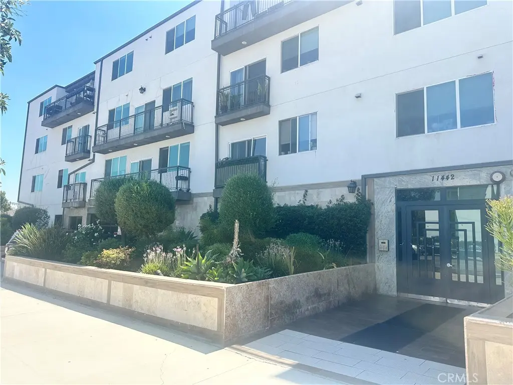 11442 Victory Boulevard 303, North Hollywood, CA — listing photo 1