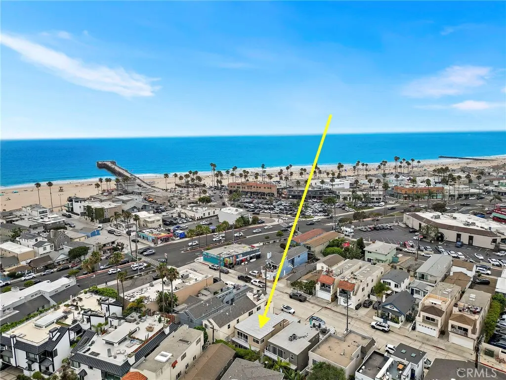 Residential Lease for rent at 214 20th Street B, Newport Beach, Orange County, CA featuring 2 beds and 1 bath