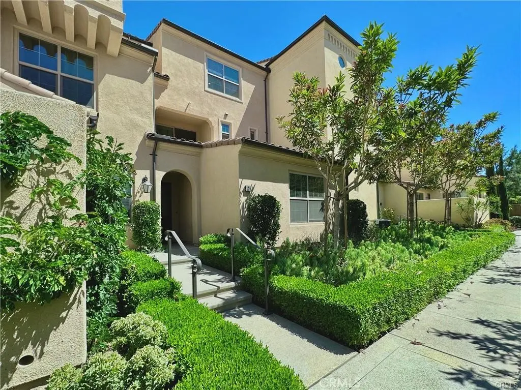 Residential Lease for rent at 129 Briarberry, Irvine, Orange County, CA featuring 3 beds and 4 baths