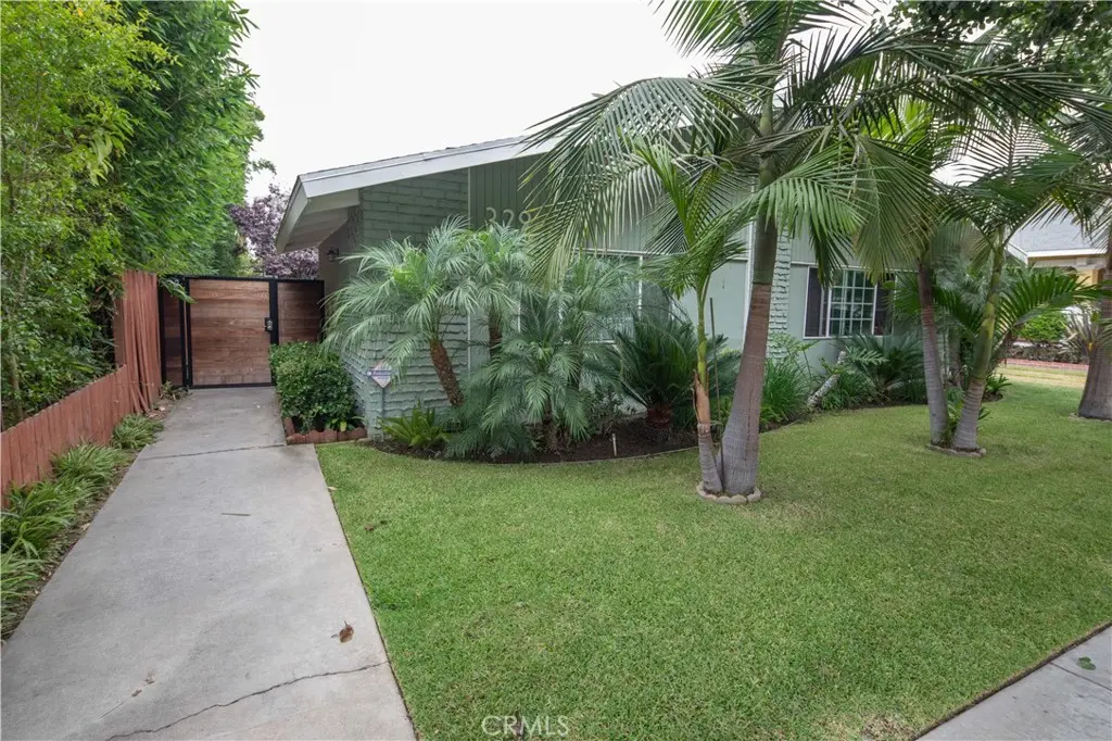 Apartment for rent at 329 Orizaba Avenue 3, Long Beach, CA featuring 2 beds and 1 bath