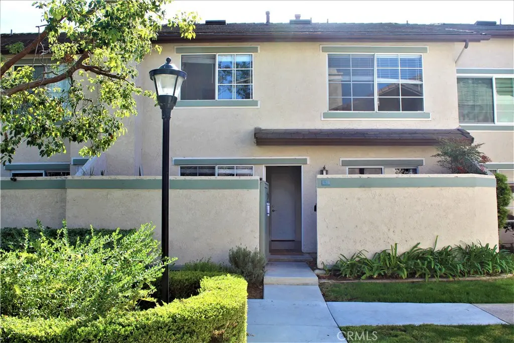 Condominium for rent at 42 Columbia 11, Irvine, CA featuring 2 beds and 3 baths