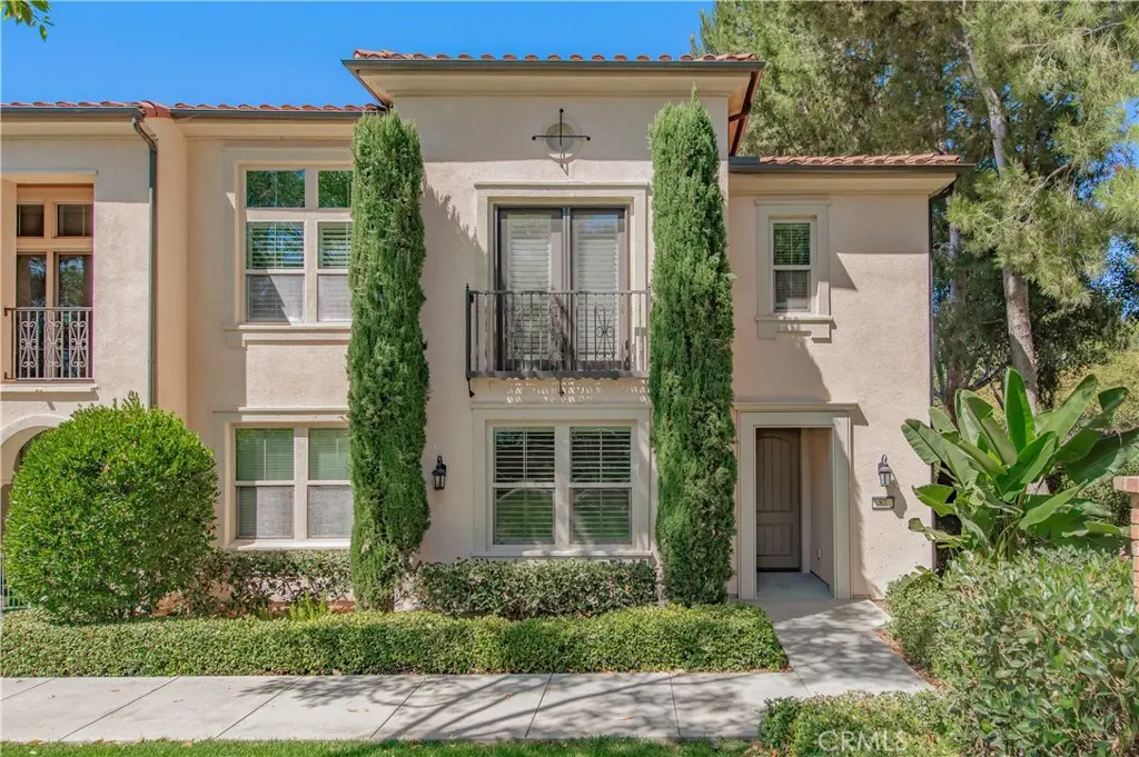 Residential Lease for rent at 87 City Stroll, Irvine, Orange County, CA featuring 3 beds and 3 baths