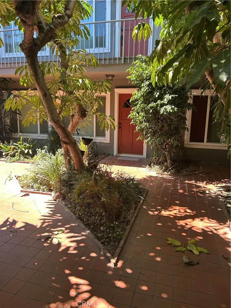 Condominium for rent at 10600 Eastborne 6, Los Angeles, CA featuring 1 bed and 1 bath