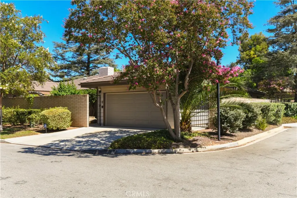 Condominium for sale at 5468 Apricot Lane, Riverside, CA featuring 3 beds and 2 baths