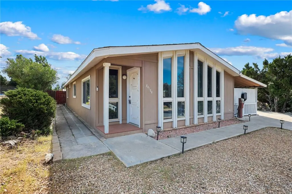 Residential Lease for rent at 34164 Harrow Hill Road, Wildomar, Riverside County, CA featuring 2 beds and 2 baths