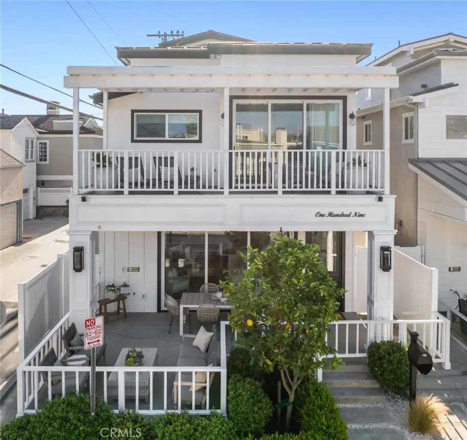 Residential Lease for rent at 109 Onyx Avenue, Newport Beach, Orange County, CA featuring 3 beds and 5 baths