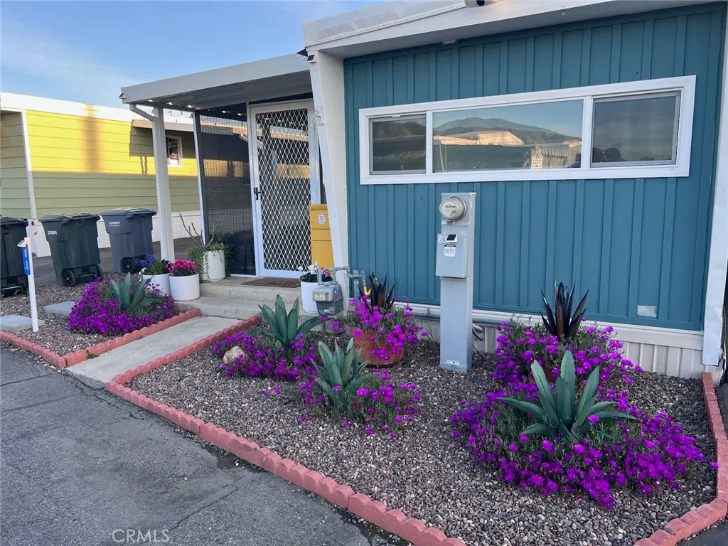 Manufactured In Park for sale at 1600 S San Jacinto Avenue 83, San Jacinto, CA featuring 2 beds and 1 bath
