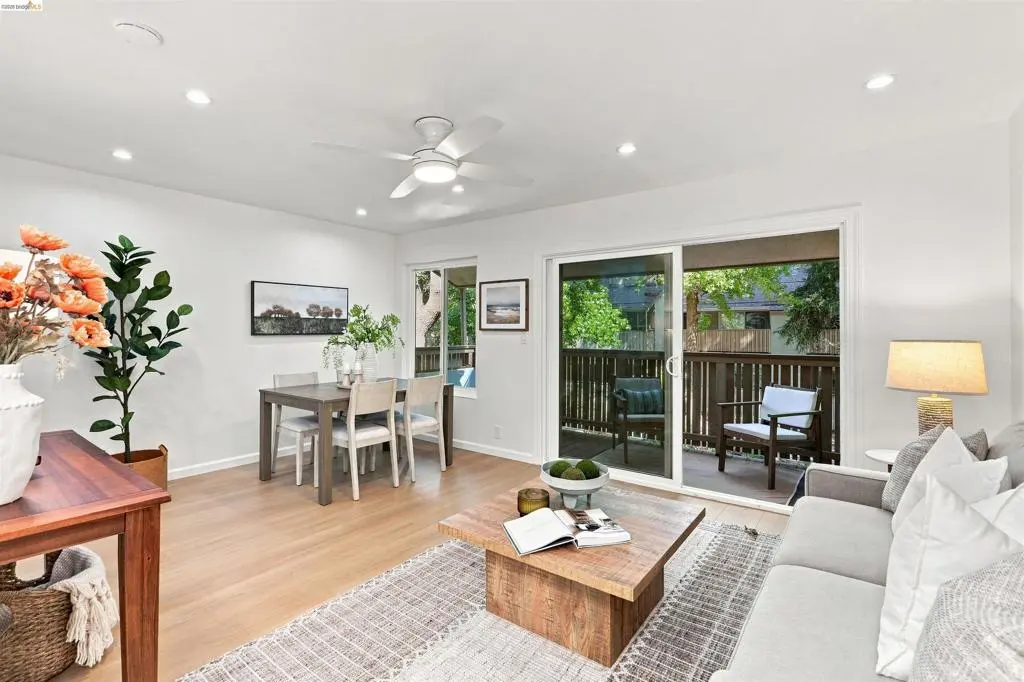 Condominium for sale at 2704 Oak Rd 75, Walnut Creek, CA featuring 3 beds and 2 baths
