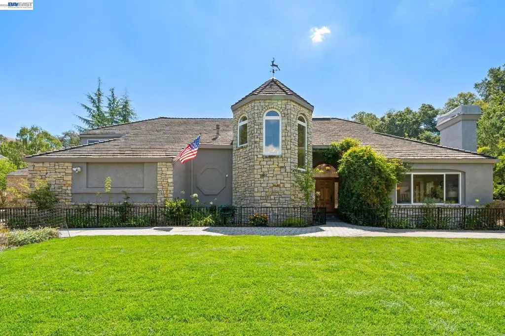Single Family Residence for sale at 190 Silver Pine Ln, Danville, CA featuring 4 beds and 4 baths