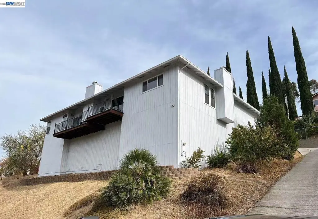 Single Family Residence for rent at 2941 Sunset Ln, Antioch, CA featuring 4 beds and 4 baths