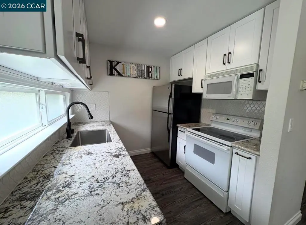 Condominium for sale at 810 Oak Grove Rd 111, Concord, CA featuring 1 bed and 1 bath